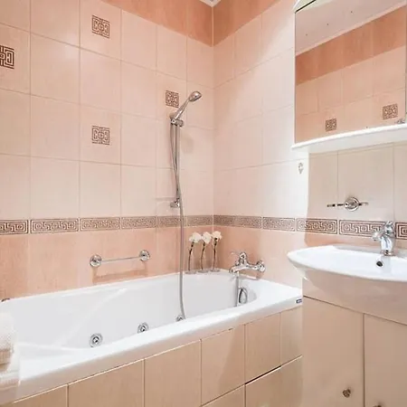 Comfortable And Bright- Golden Apartments- City Center&T8 Wrocław